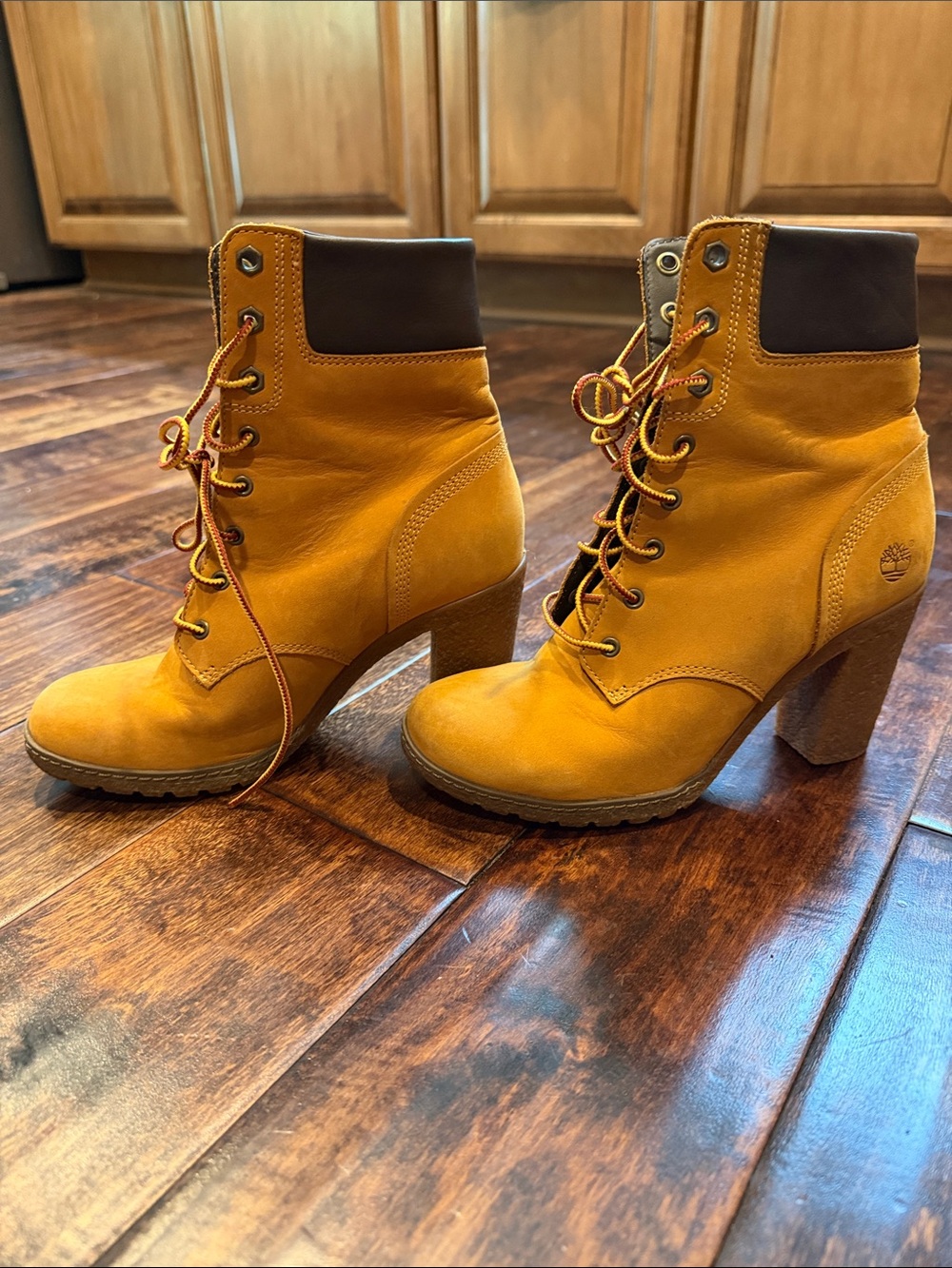 Timberland Women's Lace-Up Heeled Boot, Size 6.5 - Picture 3 of 11